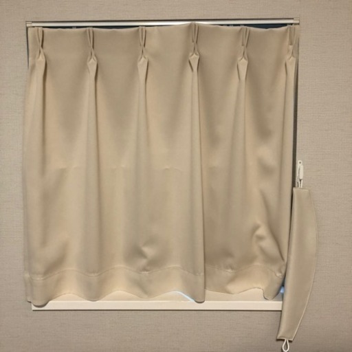 遮光1級カーテン　73cm×76cm
