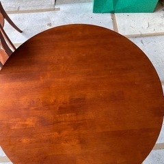 丸型のダイニングテーブルセットを格安で