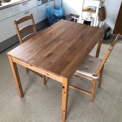 IKEAのダイニングテーブル&椅子4つセット