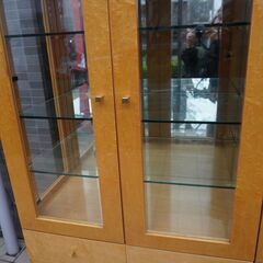 IDC OTSUKA(大塚家具)の人気シリーズSPLENDOR(スプレンダー)のキュリオケースです。稀少なバーズアイ・メープルを使用した高級感は上品で洗練された印象に。本棚や食器棚などにも。DA152