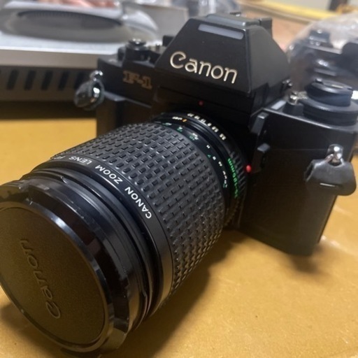 フィルム一眼レフカメラ Canon F1