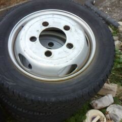 ２トン、トラック用スノータイヤ、ホイールセット