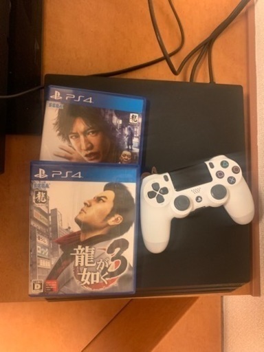 プレステーション4 プロ1TB PS4 本体、箱、所属品全て揃っている、　おまけソフト