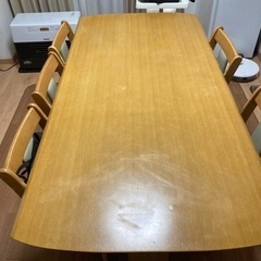 ダイニングテーブル　６人用(椅子5つ)