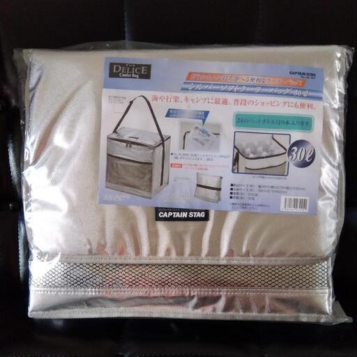 これから大活躍!　クーラーバッグ　30L　2リットルペットボトル9本入ります。