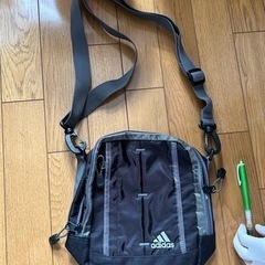 未使用　adidasカバン