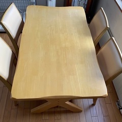 ダイニングテーブルセット（椅子4脚付き）