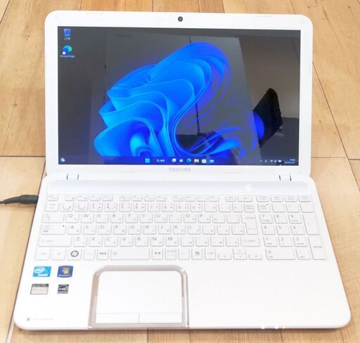 東芝 T552/36FWJ 極上品 Windows11pro CeleronB820 8GBメモリ SSD120GB WiFi内蔵 リュクスホワイト 使用時間180時間