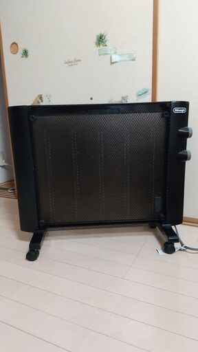 デロンギ マイカパネルヒーター 2~6畳 ブラック HMP900J-B(品