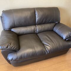 ニトリのソファ 2人掛け【美品】革 黒 ふかふかソファー