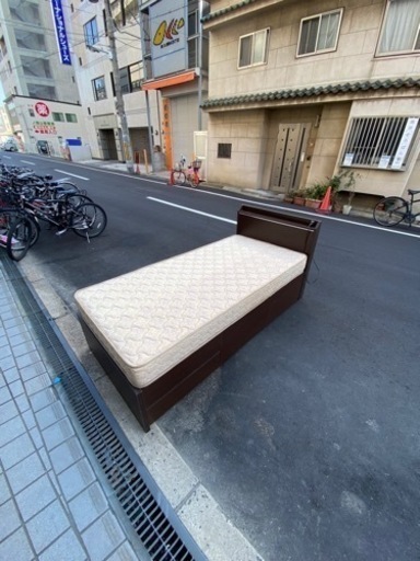 シングルベッド引き出し４つ大阪市内配達設置無料保証有り
