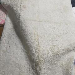 白のふわふわカーペット(190x135)