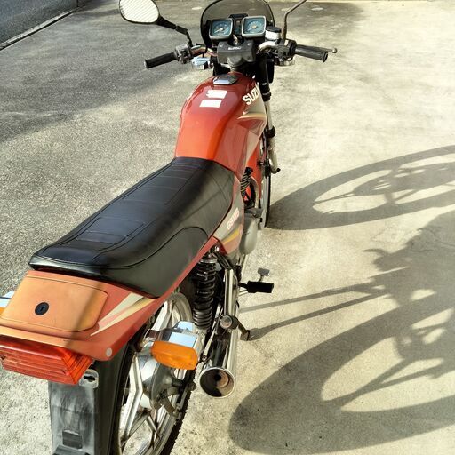 スズキのGS125ccです。エンジン一発始動で調子も良く乗りやすいです。