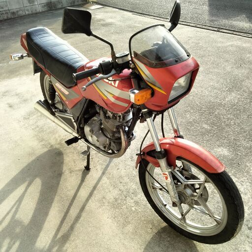 スズキのGS125ccです。エンジン一発始動で調子も良く乗りやすいです。