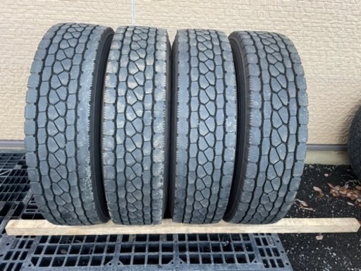 タイヤ、ホイール TB 245/70R19,5 11R22,5 295/80R22,5