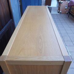 表参道にあるおしゃれなインテリアショップWISEWISE(ワイスワイス)のC.J-Ⅱ 4段チェストです。アッシュ無垢材のナチュラルな質感、シンプルで重厚感のあるカントリースタイルな雰囲気の洋服タンス♪DA215