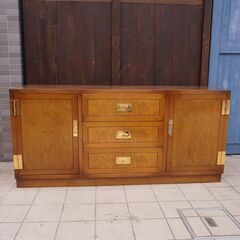 Karimoku(カリモク)の高級ブランドdomani(ドマーニ)よりMorganton(モーガントン)シリーズ サイドボード/ライトコニャックです。エレガントで上品なデザインはリビングや書斎にも♪DA212