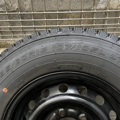 【取引確定】ハイエース用スタッドレスタイヤ