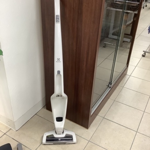 Electrolux エレクトロラックス　エルゴラピート・リチウム　コードレス　スティッククリーナー　掃除機　ZB3513SW