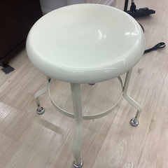 スツール付きアイアンドレッサーのご紹介です！