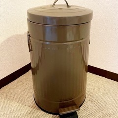 【無料】ペダル式ゴミ箱 蓋付き インテリア ブラウン