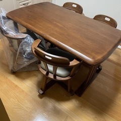 【お取引中】テーブル、椅子4つ　