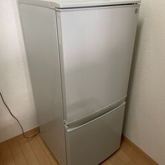 【美品 無料で差し上げます】シャープ冷蔵庫　１３７L 両開き  ...