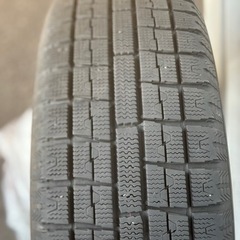 スタッドレスタイヤ4本セットになります。