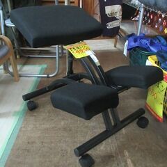 ID:G20033353　キャスター付き姿勢矯正椅子
