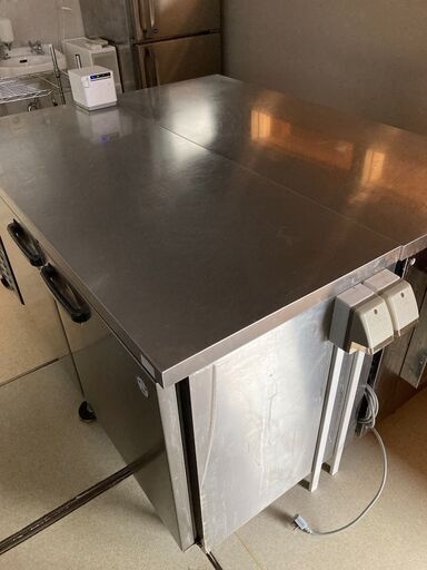 テーブル・ソファー・業務用 厨房用品・調理器具等／飲食店閉店に伴い