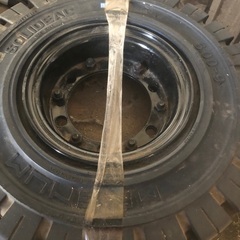 フォークリフト後輪ノーパンクタイヤ未使用