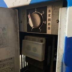 デイリー牛乳のガラス張り冷蔵庫１３０Ｌです。