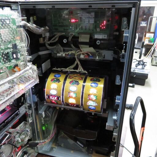 【自宅配送ok】リング 終焉ノ刻 パチスロ 実機 スロット 不要機付き 藤商事』パチスロリング 終焉ノ刻【コイン不要機セット】 中古