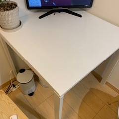 IKEAテーブル（自宅まで取りに来れる方にお渡しします）