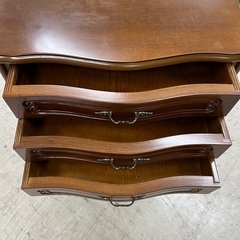 J2147 アンティーク調 3段サイドチェスト 電話台 コンソールテーブル 猫脚 イタリア家具調 デザイン ヨーロッパ家具調 デザインクリーニング済み 【リユースのサカイ柏店】