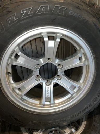 ブリザックVRX ウェッズキーラー ハイラックス プラドなどに 265/65r17