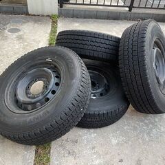 ＜200系ハイエース用 スタッドレスタイヤ4本＞ 195/80R15！溝◎！DUNLOP WINTER MAXX！