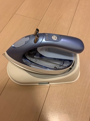 TOSHIBA | コードレススチームアイロン
