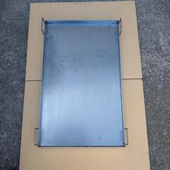 極厚鉄板　バーベキューに　大量調理に　イベントに最適　900ミリ✕550ミリ　持ち手付き　フチ付き