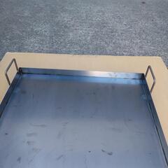 極厚鉄板　バーベキューに　大量調理に　イベントに最適　900ミリ✕550ミリ　持ち手付き　フチ付き