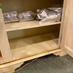 イタリア家具♪アンティーク♪ロココ調♪クラック塗装♪キャビネット♪カップボード