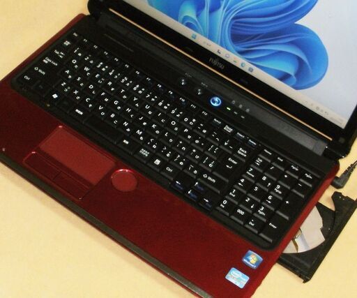 ☆SSD搭載Win11☆富士通 15型 i3-2310 LIFEBOOK☆ルビーレッド