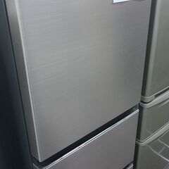 （真ん中野菜室タイプの）日立　3ドア冷蔵庫265L　202…