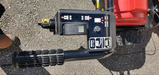 除雪機　WADO e-SB80 バッテリーで動いて、押すタイプ