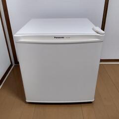 冷蔵庫　45Ｌ　Panasonic2018年製　(電気スタンド付き)