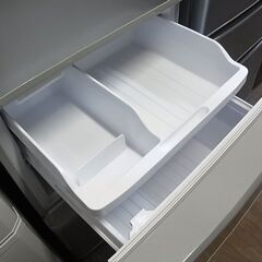 セール中につき、通常特価19,778円より2,000円引きの17,778円!　SHARP　シャープ　3ドア冷蔵庫　SJ-WA35Y-S　どっちもドア　350L　ノンフロン冷凍冷蔵庫　2013年製