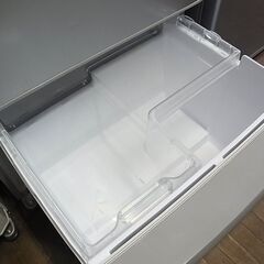 セール中につき、通常特価19,778円より2,000円引きの17,778円!　SHARP　シャープ　3ドア冷蔵庫　SJ-WA35Y-S　どっちもドア　350L　ノンフロン冷凍冷蔵庫　2013年製