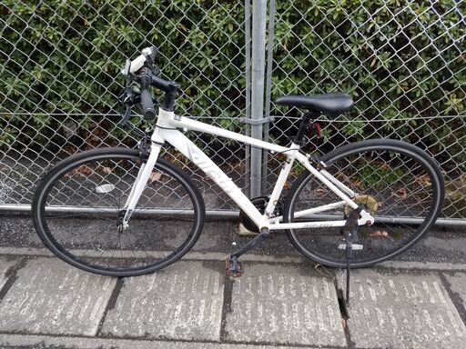 【リサイクルショップどりーむ鹿大前店】No.1106　クロスバイク　ネイビー　28インチ　ベル付き　6段ギア付き　オシャレクロスバイク リサイクルショップどりーむ鹿大前店】No.1106 クロスバイク ネイビー