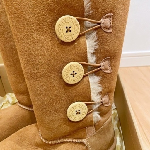 【美品】UGG Australia アグ ベイリーボタントリプレット Bailey Button Triplet 22cm