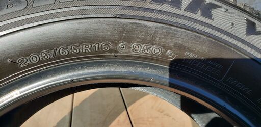 タイヤ、ホイール スタッドレスタイヤ205/65R/16 3本＋1本（パンク有 